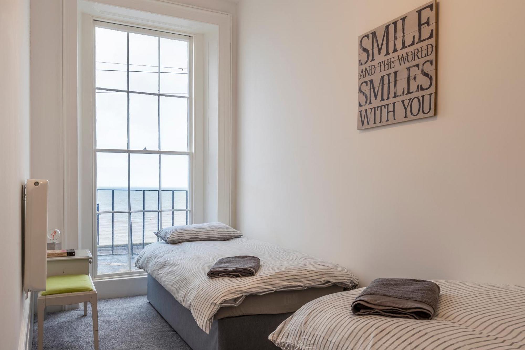 Seaside Serenity: Stylish Sea View Apartments In Herne Bay Exteriör bild