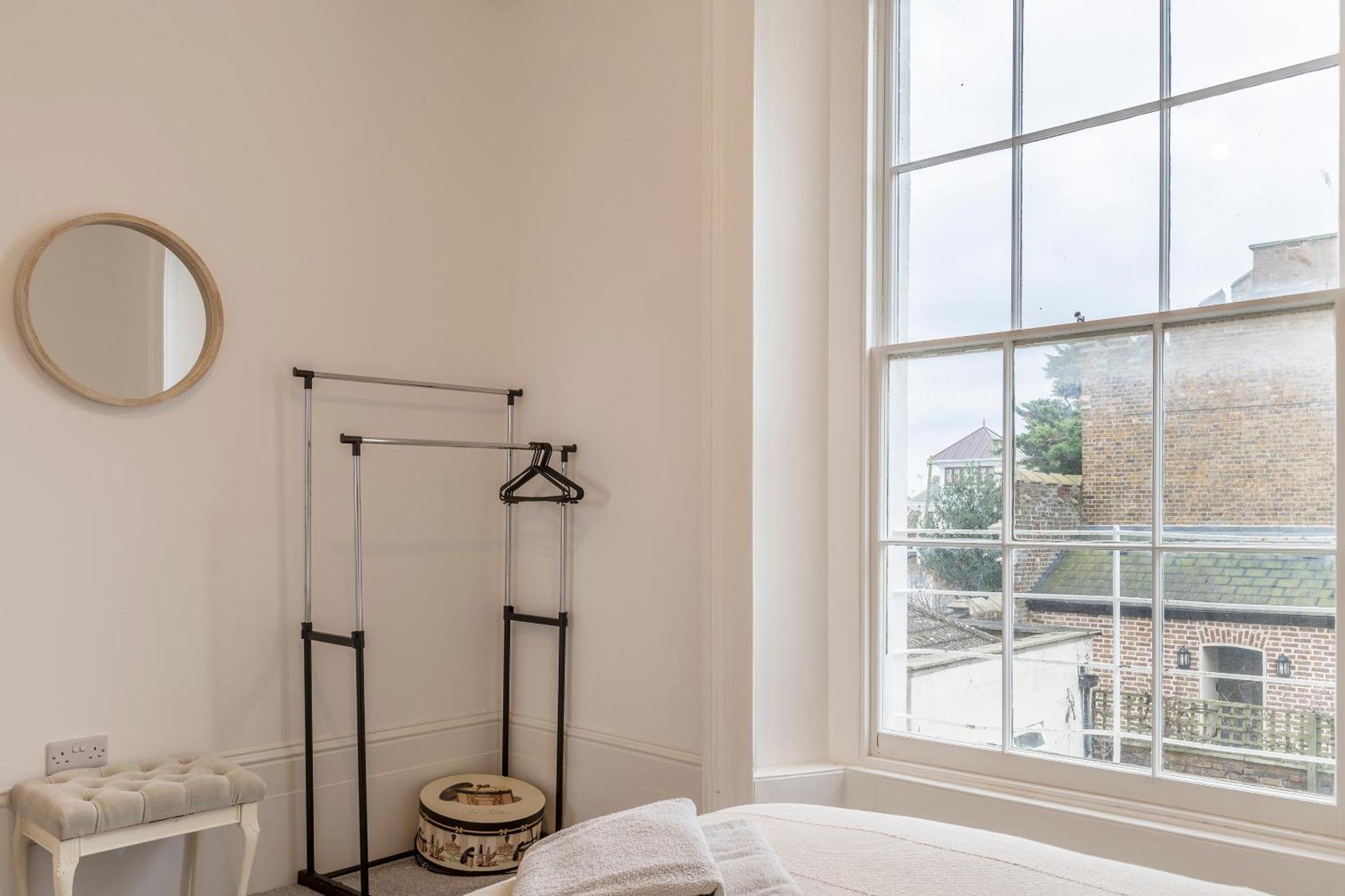Seaside Serenity: Stylish Sea View Apartments In Herne Bay Exteriör bild