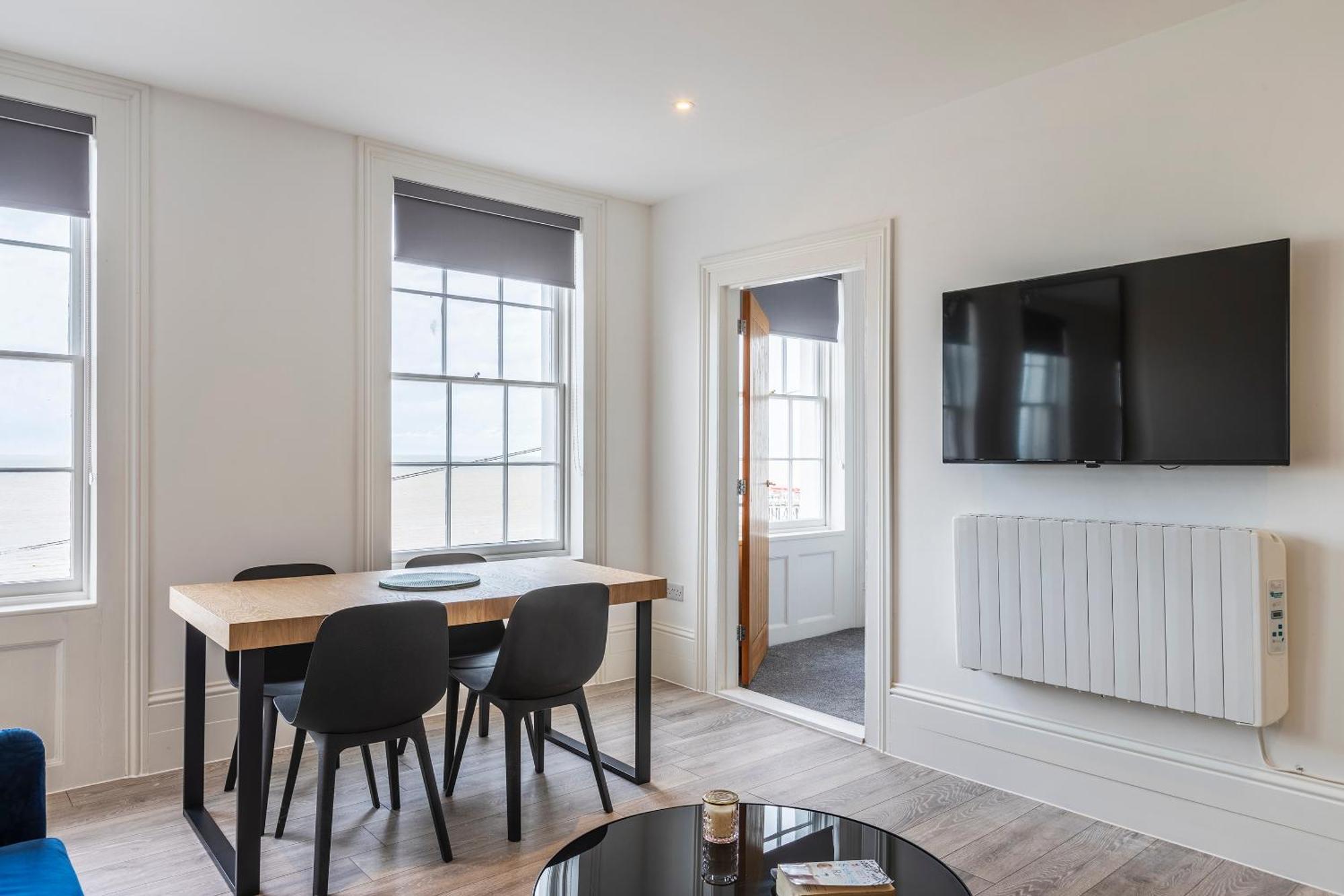 Seaside Serenity: Stylish Sea View Apartments In Herne Bay Exteriör bild